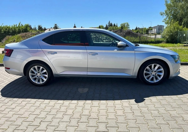 Skoda Superb cena 82900 przebieg: 125000, rok produkcji 2019 z Elbląg małe 436